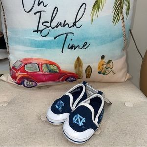 Campus Footnotes NWT! White/Navy North Carolina Tar Heel Crib Shoes